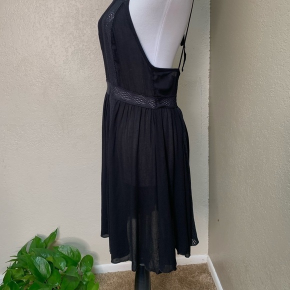 FREE PEOPLE FALLING FOR YOU HALTER CROCHET - Picture 7 of 11